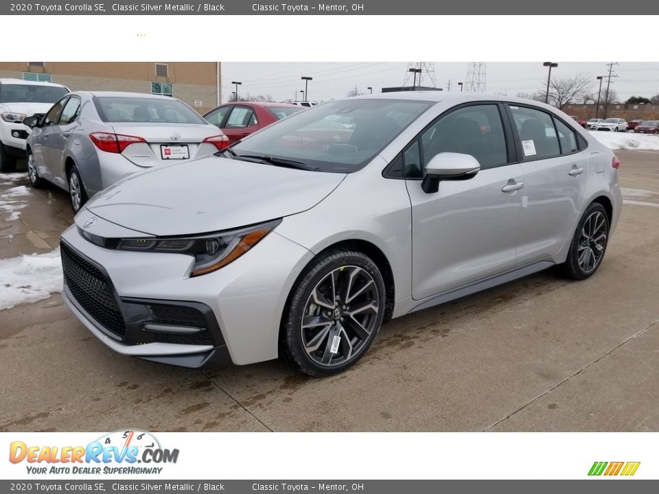 Front 3/4 View of 2020 Toyota Corolla SE Photo #1