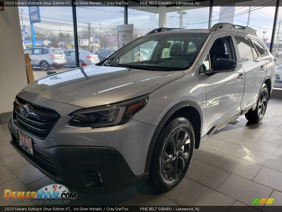 Front 3/4 View of 2020 Subaru Outback Onyx Edition XT Photo #3