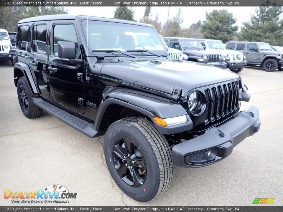 Front 3/4 View of 2020 Jeep Wrangler Unlimited Sahara 4x4 Photo #6