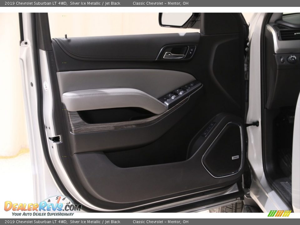 2019 Chevrolet Suburban LT 4WD Silver Ice Metallic / Jet Black Photo #4