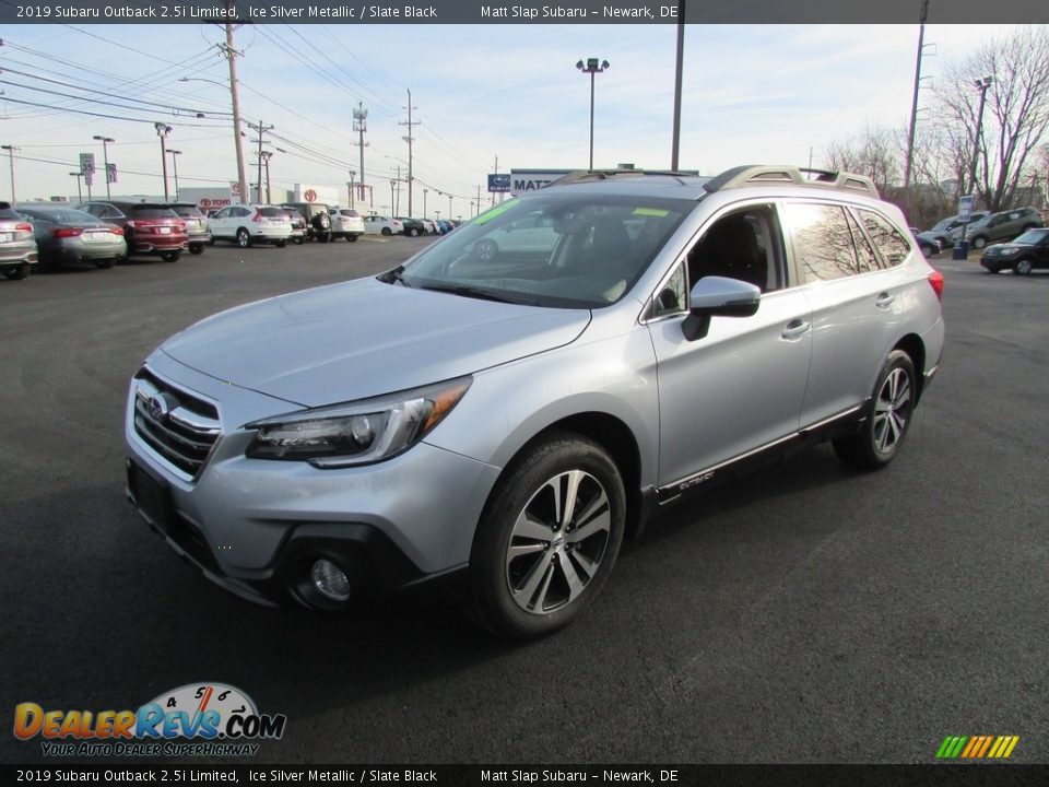Front 3/4 View of 2019 Subaru Outback 2.5i Limited Photo #2
