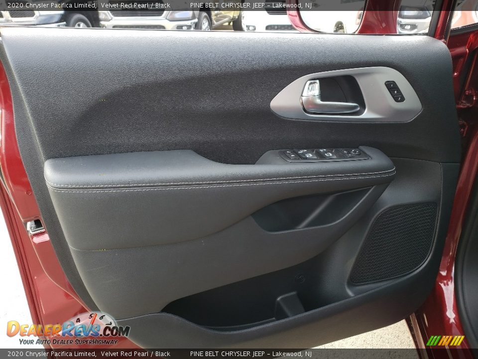 Door Panel of 2020 Chrysler Pacifica Limited Photo #7