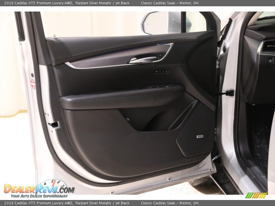 2019 Cadillac XT5 Premium Luxury AWD Radiant Silver Metallic / Jet Black Photo #4