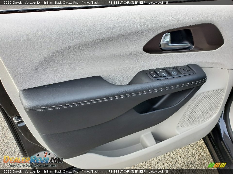 2020 Chrysler Voyager LX Brilliant Black Crystal Pearl / Alloy/Black Photo #8