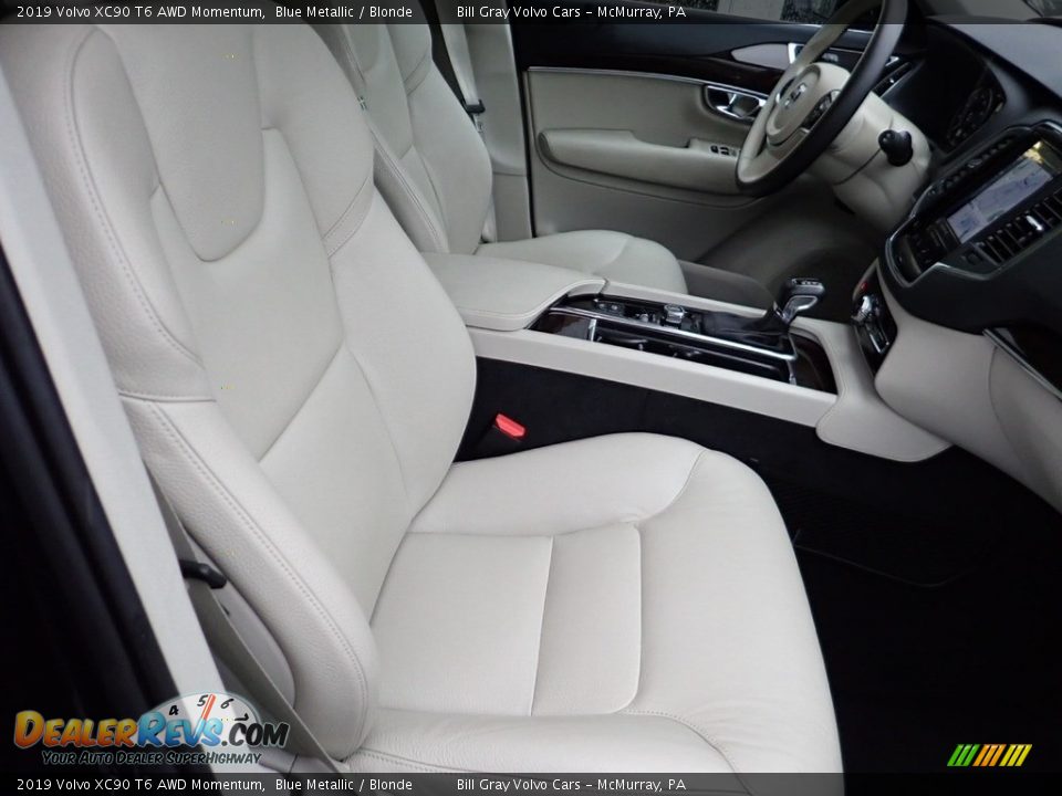 2019 Volvo XC90 T6 AWD Momentum Blue Metallic / Blonde Photo #11