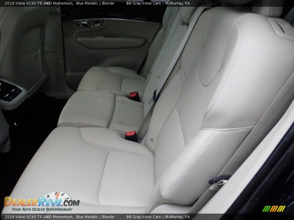 2019 Volvo XC90 T6 AWD Momentum Blue Metallic / Blonde Photo #17