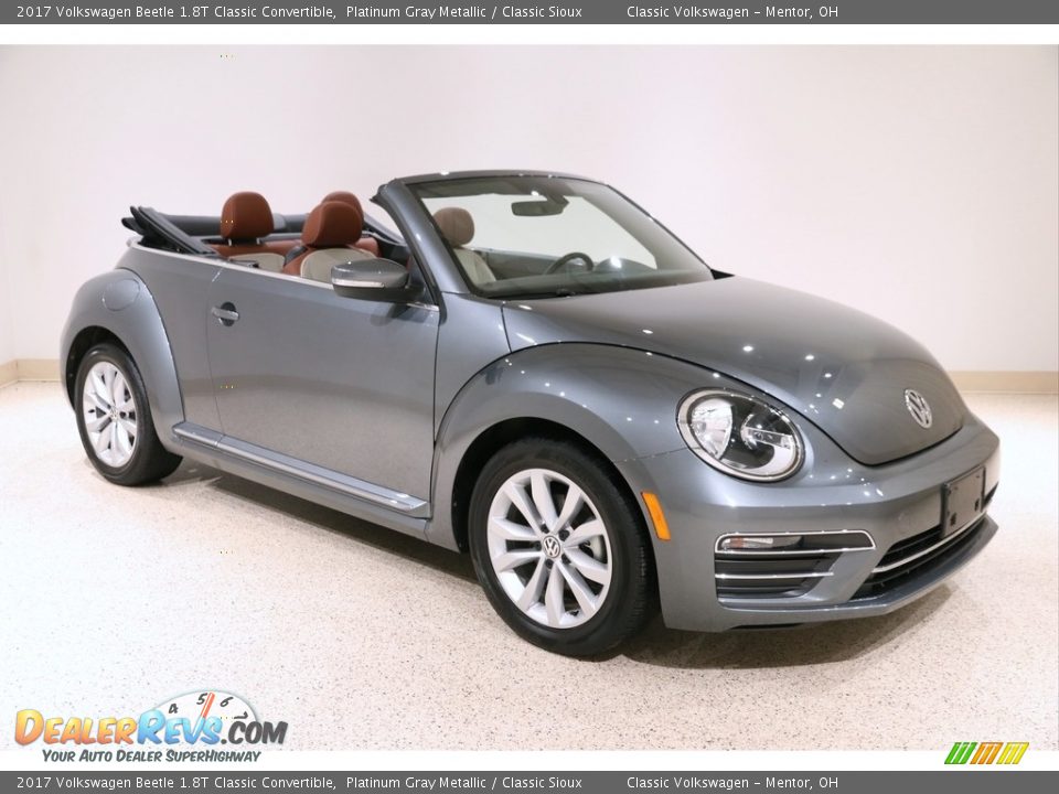 Front 3/4 View of 2017 Volkswagen Beetle 1.8T Classic Convertible Photo #1