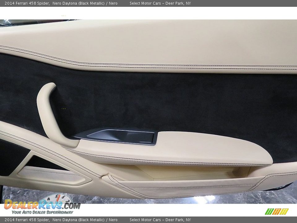 Door Panel of 2014 Ferrari 458 Spider Photo #28