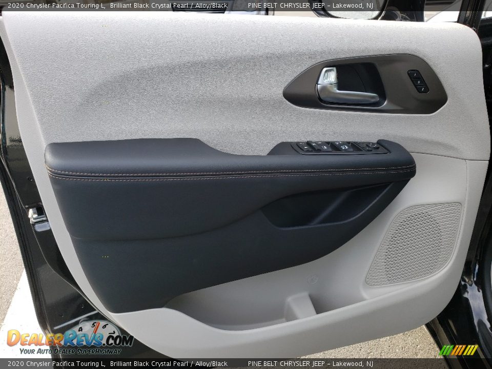 2020 Chrysler Pacifica Touring L Brilliant Black Crystal Pearl / Alloy/Black Photo #7