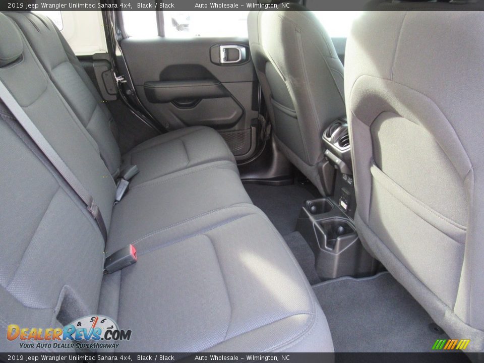 2019 Jeep Wrangler Unlimited Sahara 4x4 Black / Black Photo #14