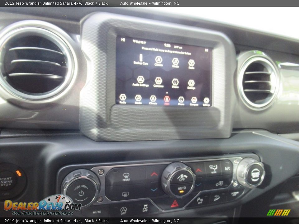 2019 Jeep Wrangler Unlimited Sahara 4x4 Black / Black Photo #18