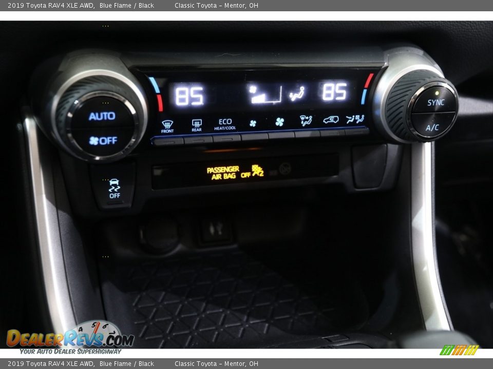 Controls of 2019 Toyota RAV4 XLE AWD Photo #14