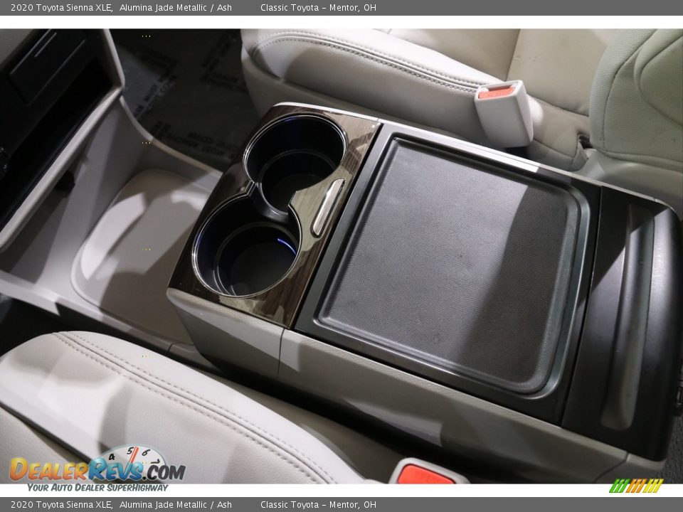 2020 Toyota Sienna XLE Alumina Jade Metallic / Ash Photo #15