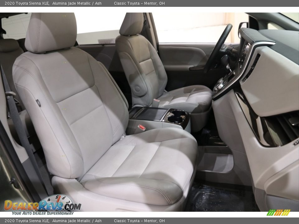 2020 Toyota Sienna XLE Alumina Jade Metallic / Ash Photo #16
