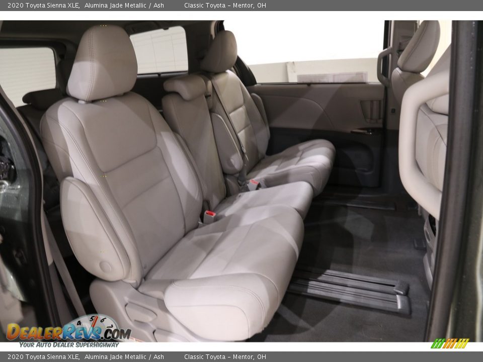 2020 Toyota Sienna XLE Alumina Jade Metallic / Ash Photo #17