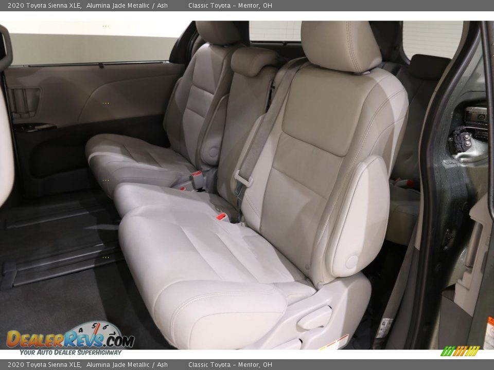 2020 Toyota Sienna XLE Alumina Jade Metallic / Ash Photo #18