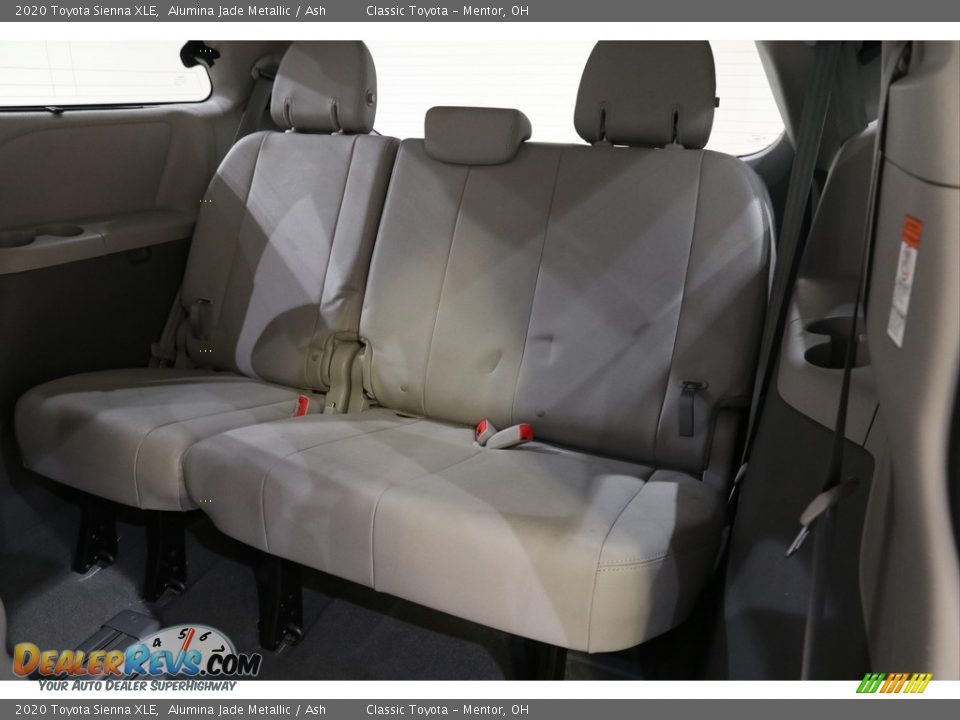 2020 Toyota Sienna XLE Alumina Jade Metallic / Ash Photo #19