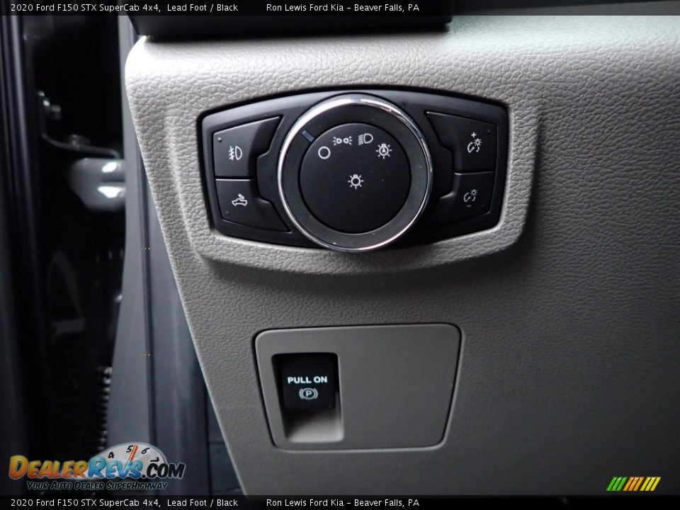 Controls of 2020 Ford F150 STX SuperCab 4x4 Photo #11