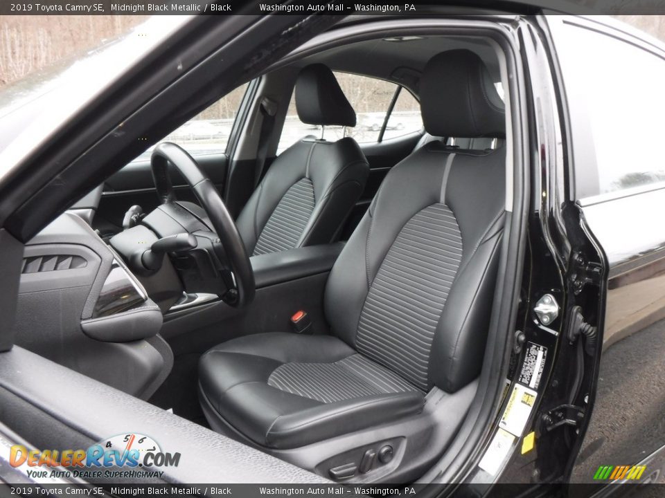 Black Interior - 2019 Toyota Camry SE Photo #12