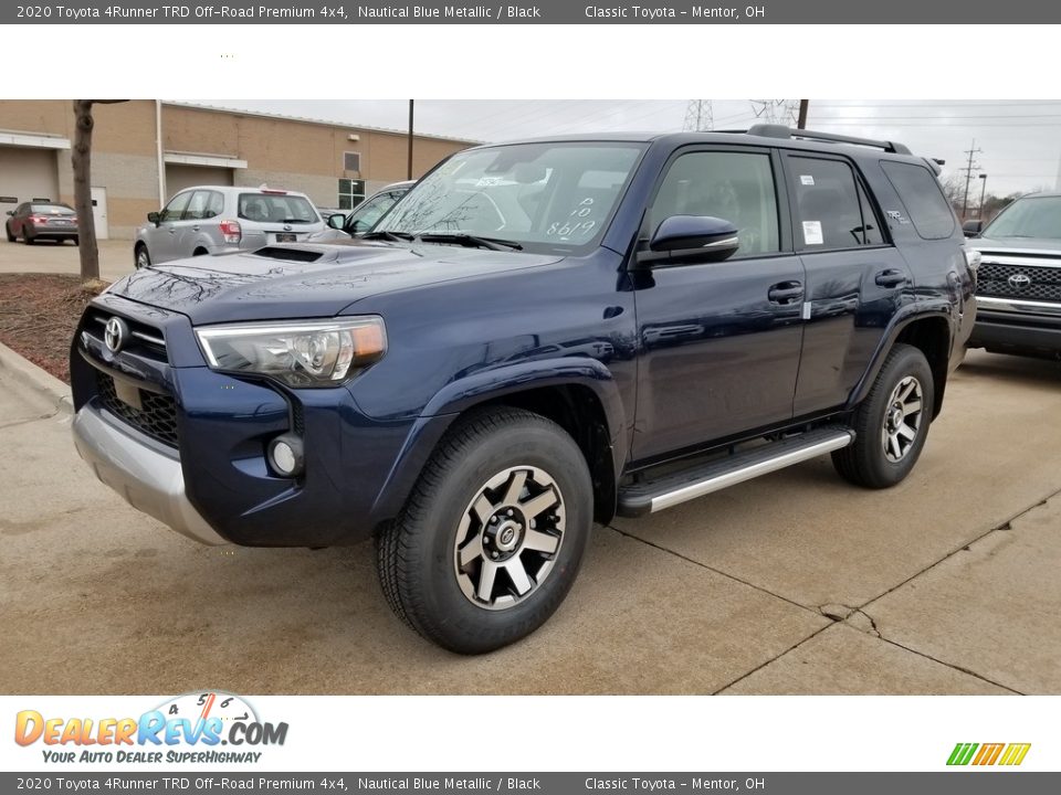 Front 3/4 View of 2020 Toyota 4Runner TRD Off-Road Premium 4x4 Photo #1