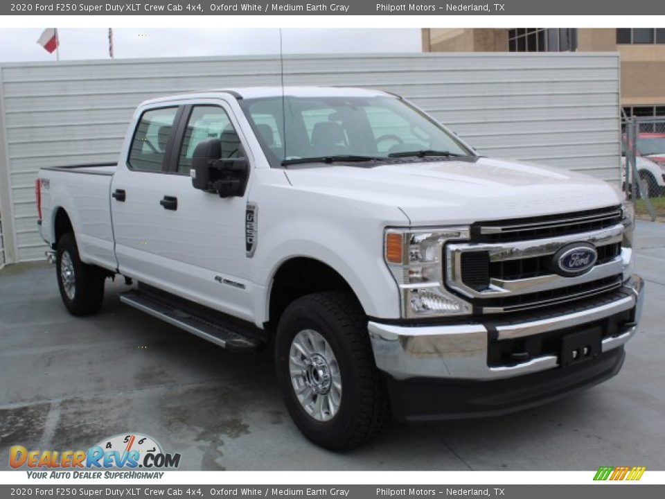 2020 Ford F250 Super Duty XLT Crew Cab 4x4 Oxford White / Medium Earth Gray Photo #2