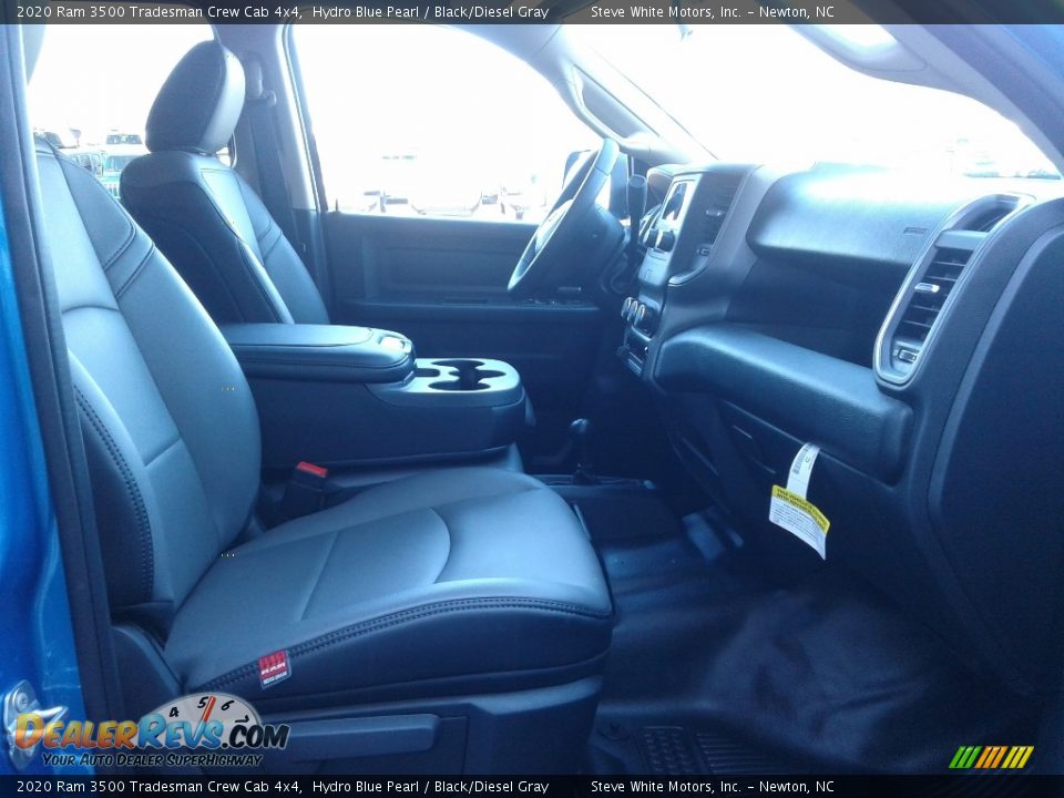2020 Ram 3500 Tradesman Crew Cab 4x4 Hydro Blue Pearl / Black/Diesel Gray Photo #16