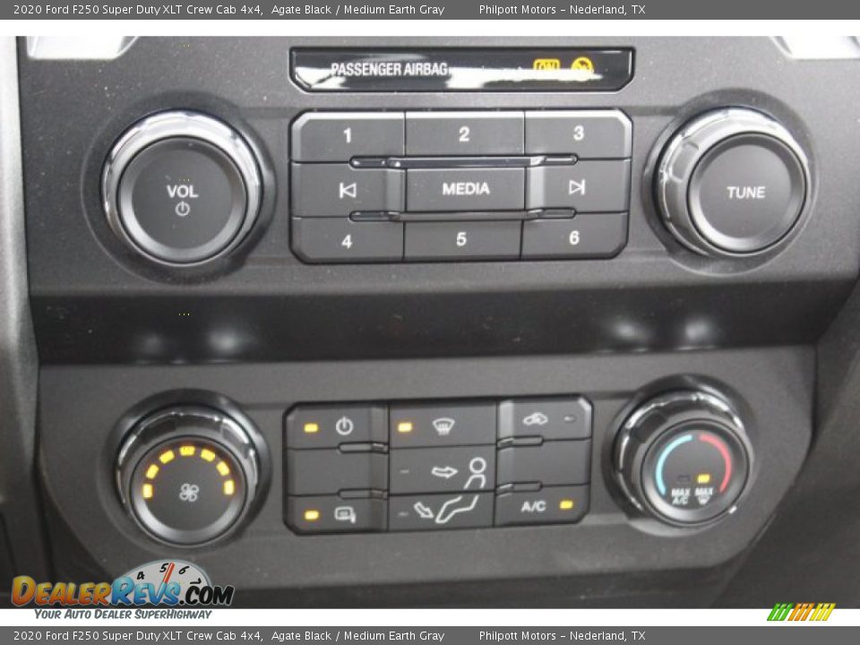 2020 Ford F250 Super Duty XLT Crew Cab 4x4 Agate Black / Medium Earth Gray Photo #16