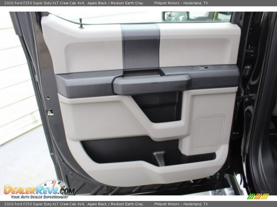 2020 Ford F250 Super Duty XLT Crew Cab 4x4 Agate Black / Medium Earth Gray Photo #18