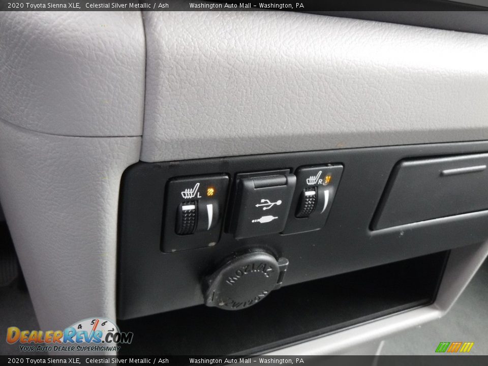 Controls of 2020 Toyota Sienna XLE Photo #16