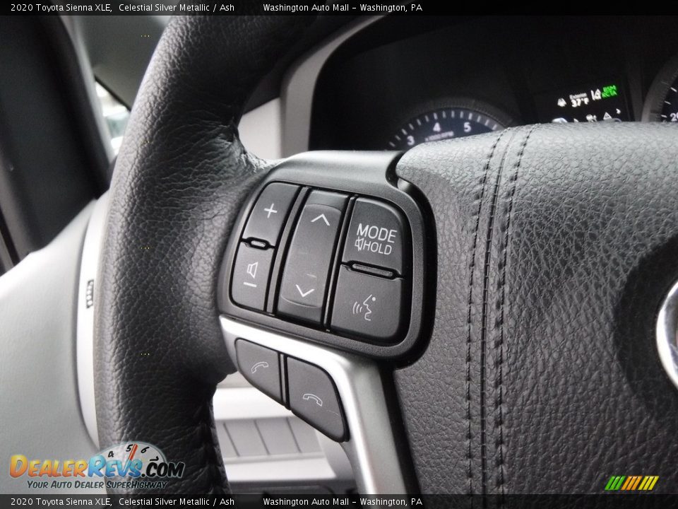2020 Toyota Sienna XLE Steering Wheel Photo #21