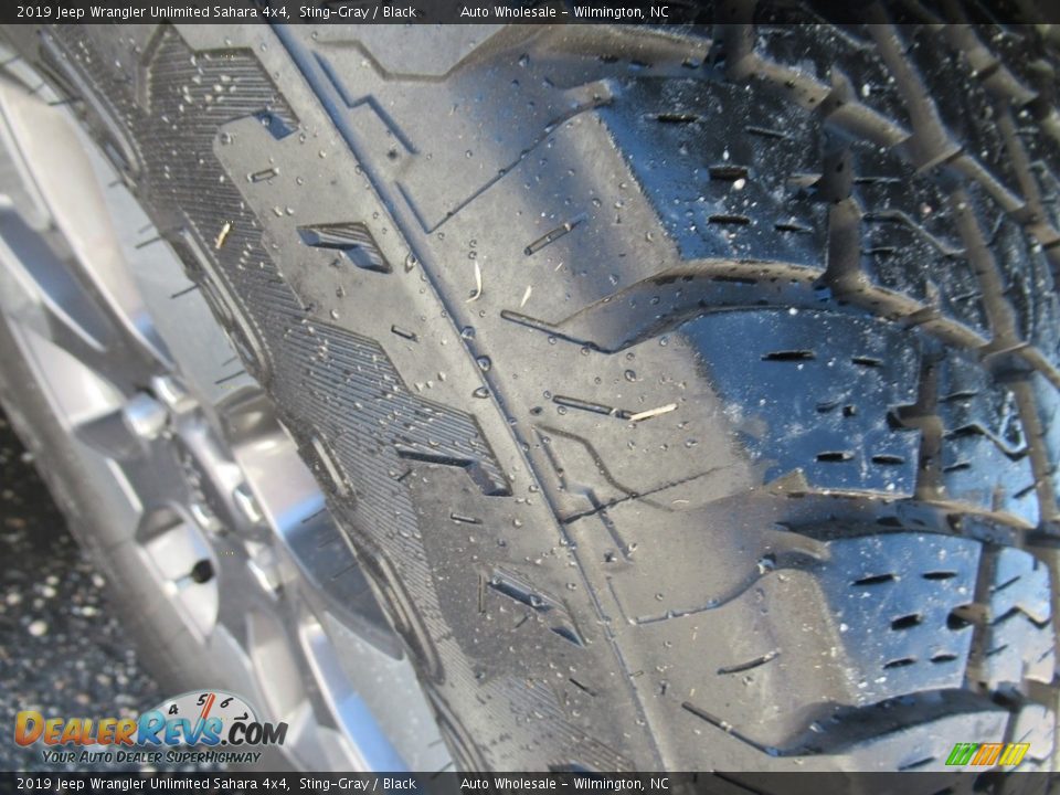 2019 Jeep Wrangler Unlimited Sahara 4x4 Sting-Gray / Black Photo #10