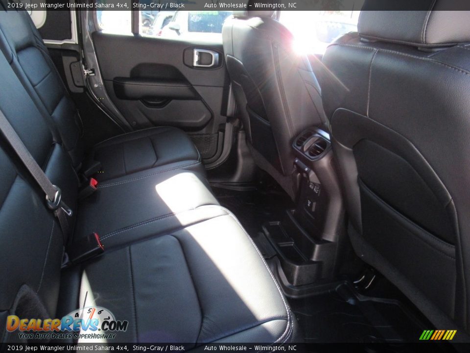 2019 Jeep Wrangler Unlimited Sahara 4x4 Sting-Gray / Black Photo #14