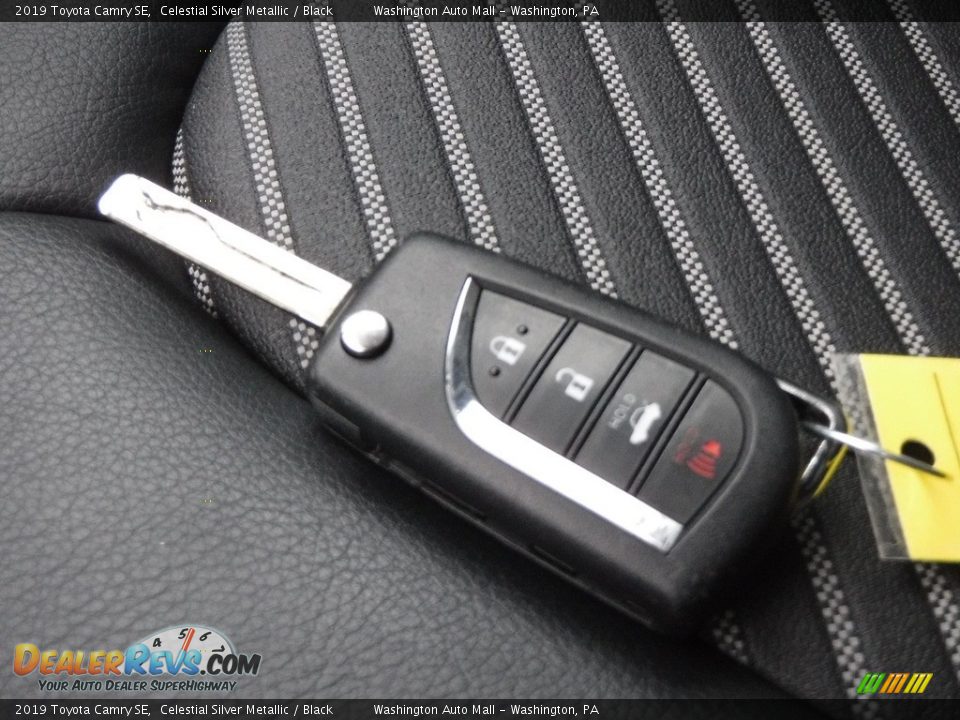 Keys of 2019 Toyota Camry SE Photo #23