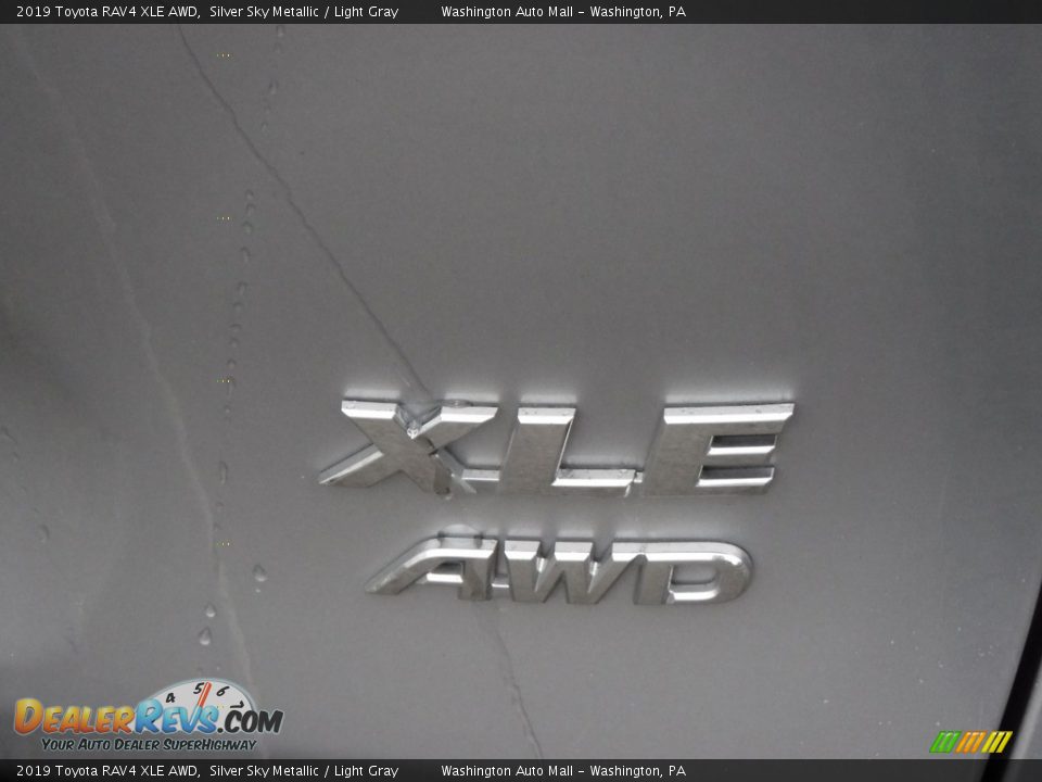 2019 Toyota RAV4 XLE AWD Silver Sky Metallic / Light Gray Photo #10