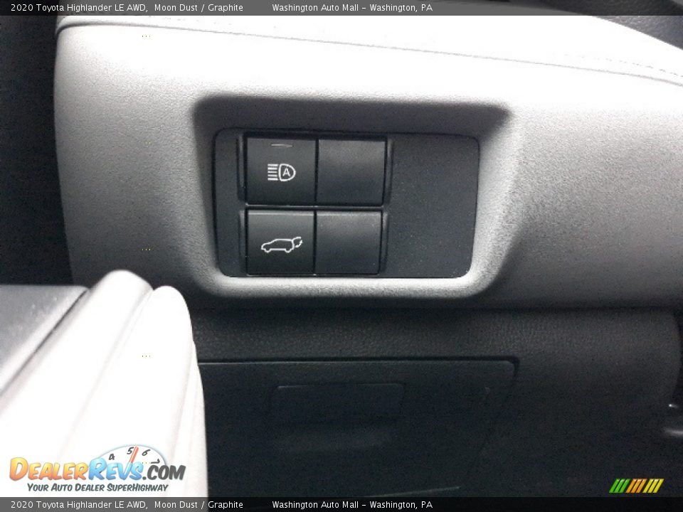 2020 Toyota Highlander LE AWD Moon Dust / Graphite Photo #9