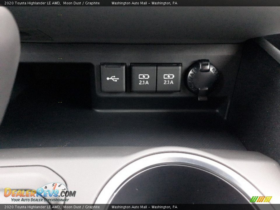 2020 Toyota Highlander LE AWD Moon Dust / Graphite Photo #15