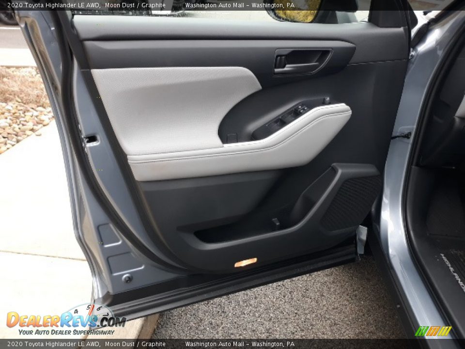 2020 Toyota Highlander LE AWD Moon Dust / Graphite Photo #24