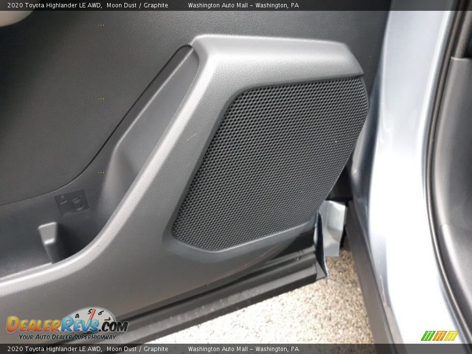 2020 Toyota Highlander LE AWD Moon Dust / Graphite Photo #25