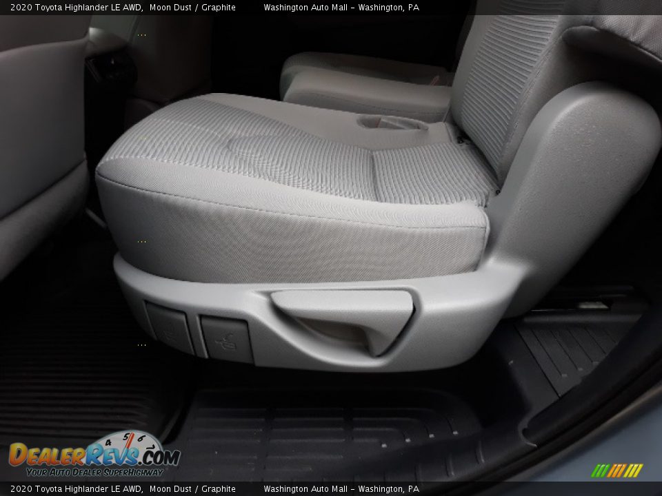 2020 Toyota Highlander LE AWD Moon Dust / Graphite Photo #29