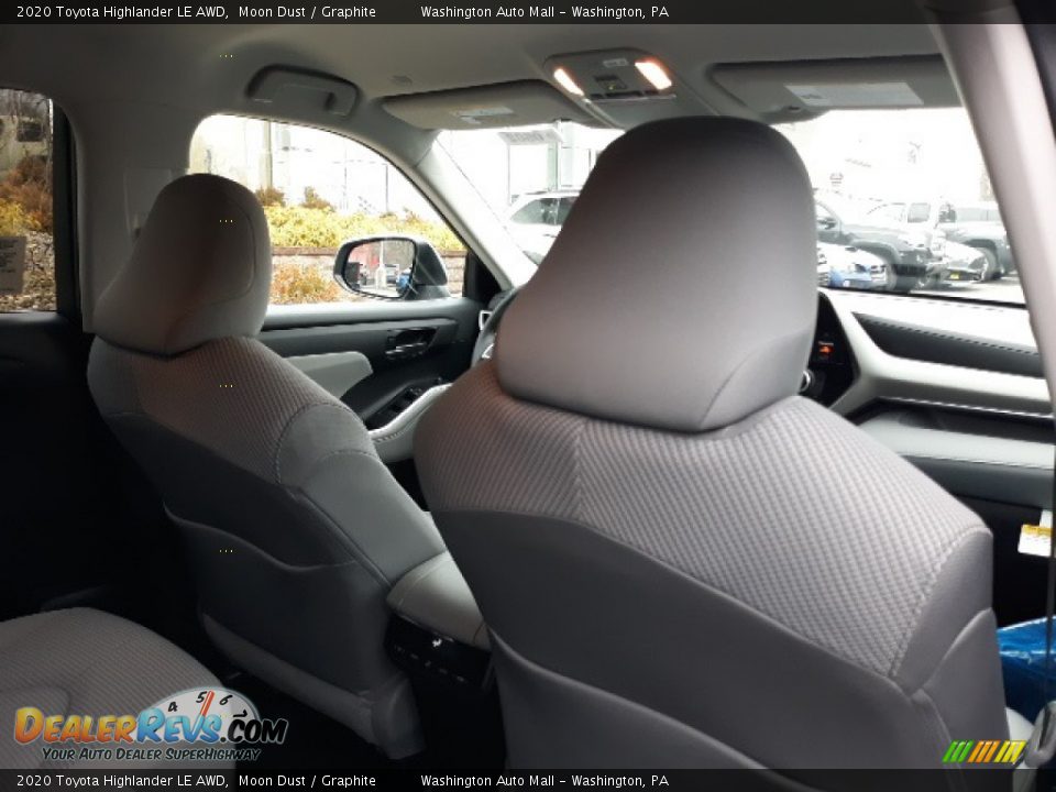 2020 Toyota Highlander LE AWD Moon Dust / Graphite Photo #31