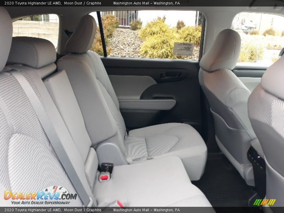 2020 Toyota Highlander LE AWD Moon Dust / Graphite Photo #32