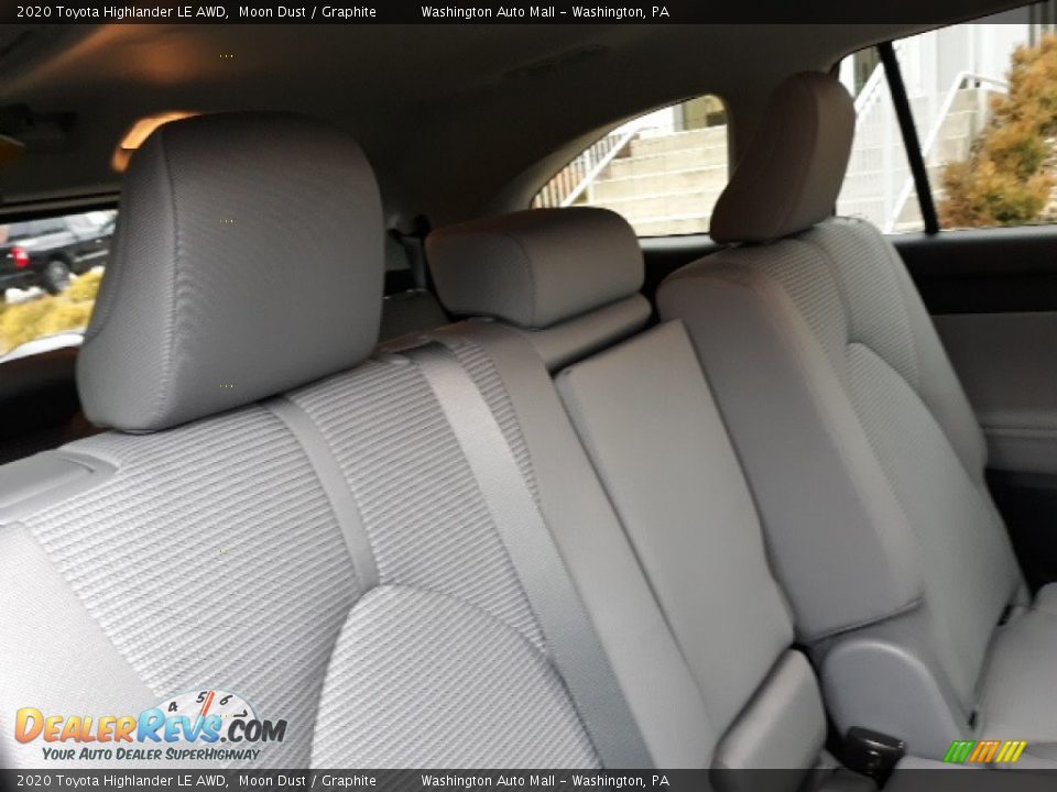 2020 Toyota Highlander LE AWD Moon Dust / Graphite Photo #33