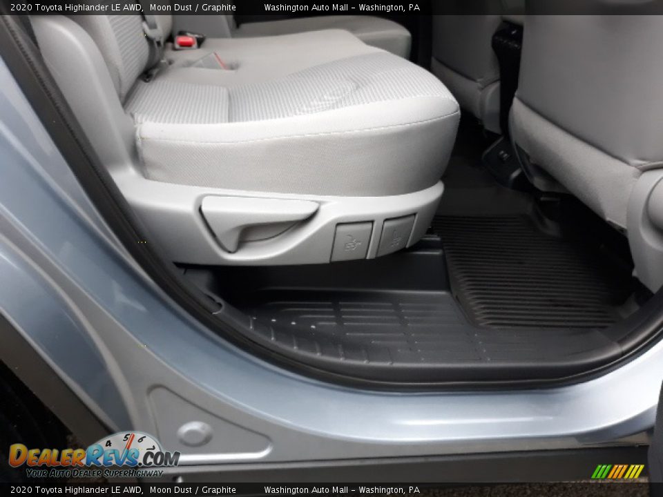 2020 Toyota Highlander LE AWD Moon Dust / Graphite Photo #34