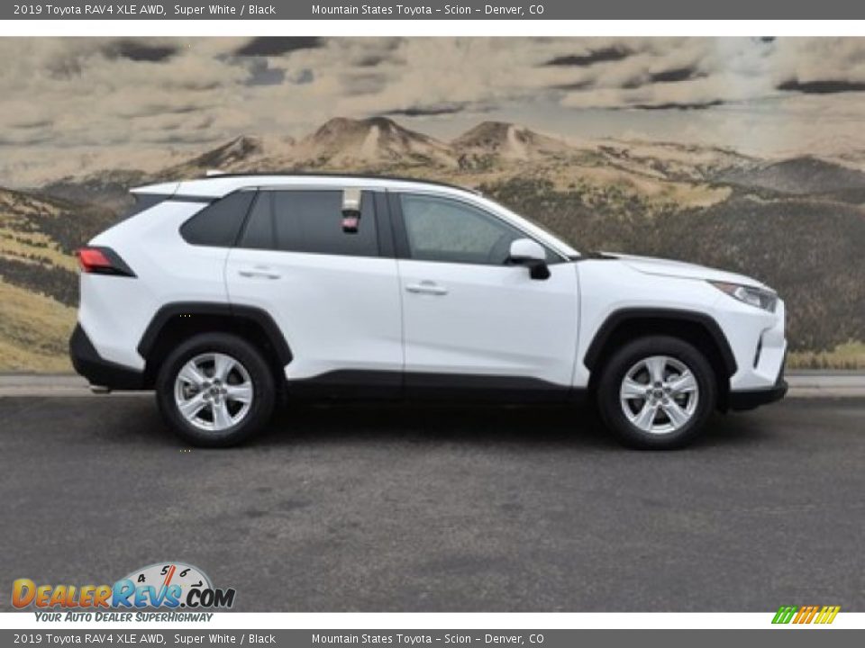 2019 Toyota RAV4 XLE AWD Super White / Black Photo #2