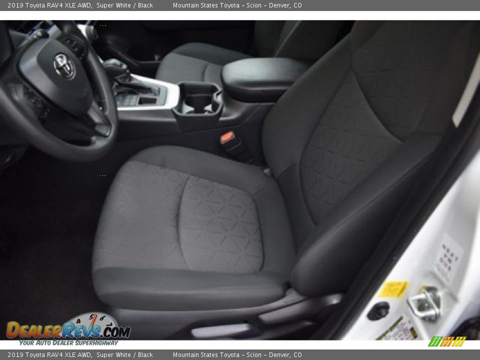 2019 Toyota RAV4 XLE AWD Super White / Black Photo #10