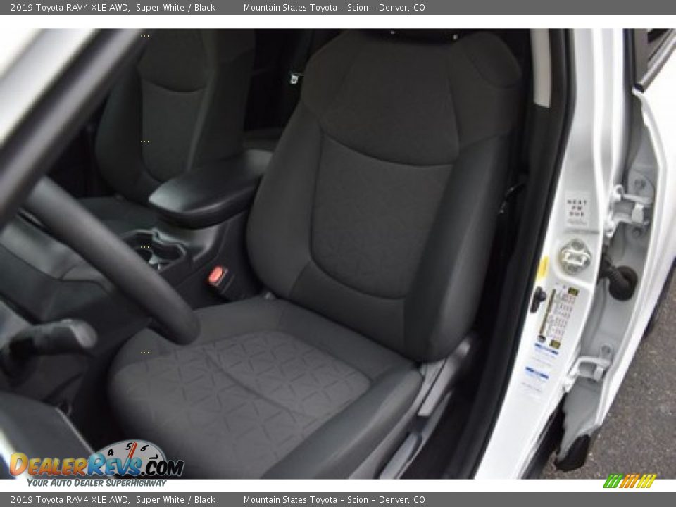 2019 Toyota RAV4 XLE AWD Super White / Black Photo #11