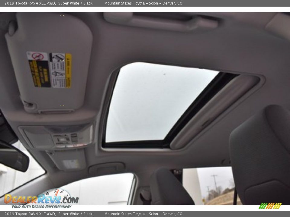 2019 Toyota RAV4 XLE AWD Super White / Black Photo #13