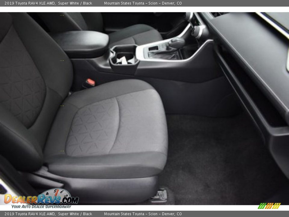 2019 Toyota RAV4 XLE AWD Super White / Black Photo #16
