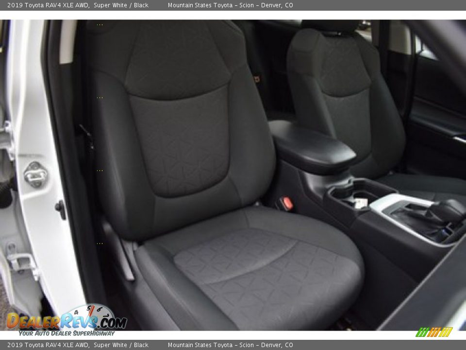 2019 Toyota RAV4 XLE AWD Super White / Black Photo #17
