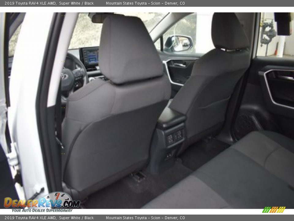 2019 Toyota RAV4 XLE AWD Super White / Black Photo #18